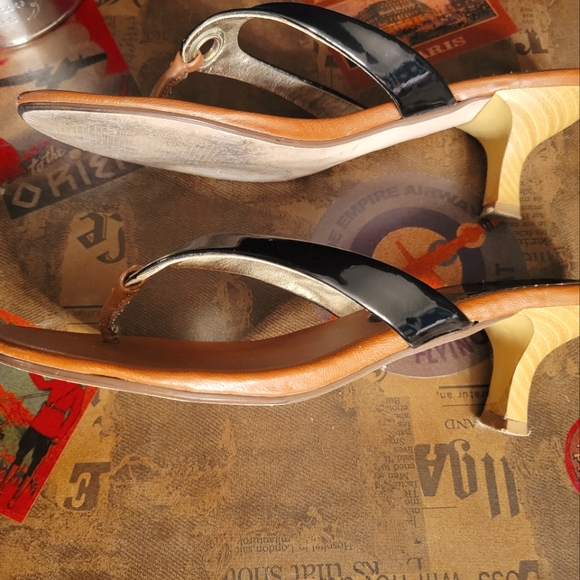 CABRIZI Black Patent Leather Kitten Heel Sandal - Picture 3 of 10